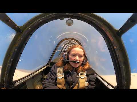 Видео: Настя выходит из штопора на ЯК-52!
