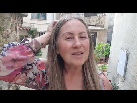 Видео: Вот моя деревня....Южная Италия, горы  Альбурни,  старый  Замок.