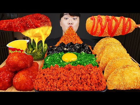 Видео: ASMR MUKBANG & Готовка | ОСТРАЯ ЛАПША & жареная курица & СЫР ХОТ-ДОГ | звук еды !!