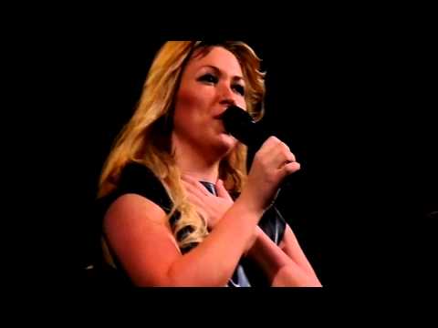 Видео: ИРИНА ДУБЦОВА - "Ешь. Молись. Люби" (Live, Владивосток)