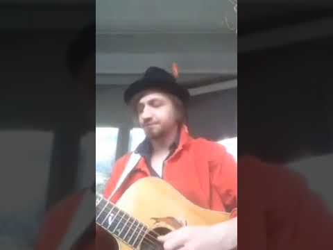 Видео: Женя Мильковский - Память (акустика) эфир 10.05.2017