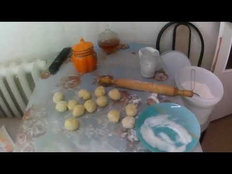 Видео: Пеку вкусные пирожки с яблоками.
