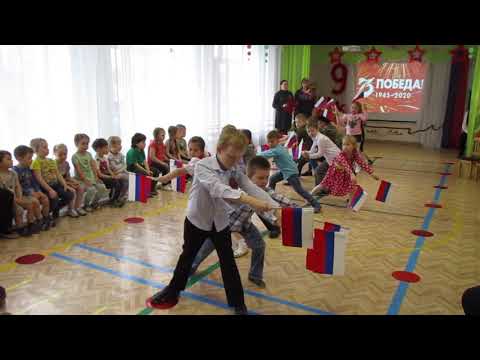 Видео: Марш с флажками