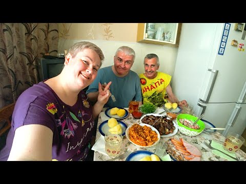 Видео: Мукбанг отмечаем День Рождения ОТЦА Вовы) Наташа накрыла ШИКАРНЫЙ стол! Шашлык, шампанское на ужин