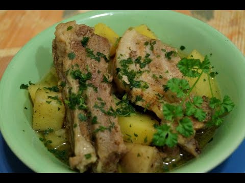 Видео: ТУШЕНЫЕ СВИНЫЕ РЕБРЫШКИ С КАРТОШКОЙ В МУЛЬТИВАРКЕ