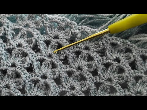Видео: Как связать прямоугольную шаль, шарф крючком - Простой узор шали крючком для начинающих