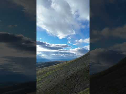 Видео: Легкая прогулка в горы за красивыми кадрами рядом со станом оленеводов Охотского района