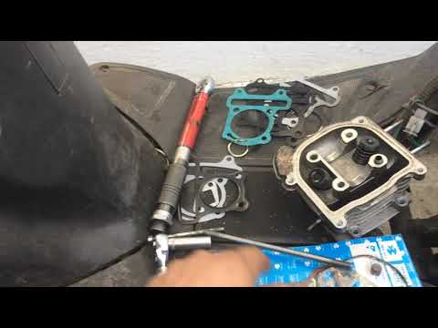 Видео: Затяжка головки цилиндра 4т gy6 139 динамометрическим усилием момент 21Nm - гайки и  9.5Nm - болты.