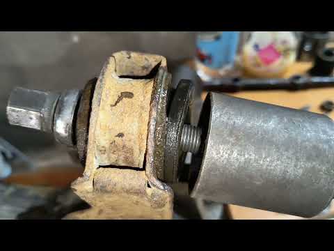 Видео: Замена сайлентблоков верхнего рычага Nissan Terrano 2 🇺🇦