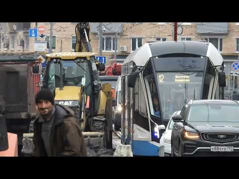 Видео: Ад на Первомайской ул. Автобус на трамвайном пути. Когда закончатся строительные работы...