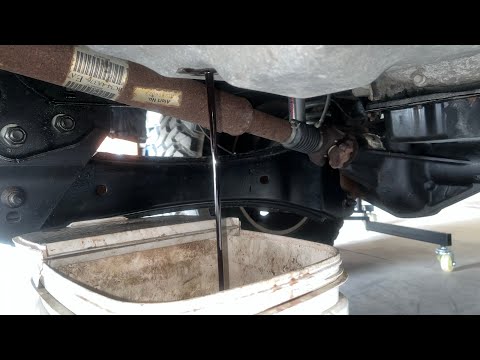 Видео: Замена трансмиссионной жидкости PowerStroke 6.7 на 160 000 миль