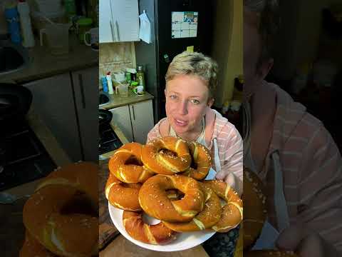 Видео: Бублики- Бретцелі. Смачна німецька випічка 
