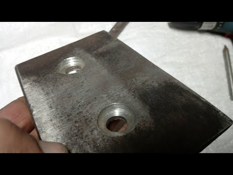 Видео: Как просверлить рессору,подшипник,напильник, и тп.
