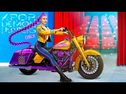 Видео: K-Pop Охотники на Демонов! Фейк против настоящих челлендж — пробираемся в кино!