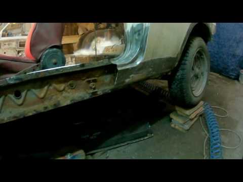 Видео: Ремонт кузова ЗАЗ 1102 ТАВРИЯ левый порог, усилитель 1ч.