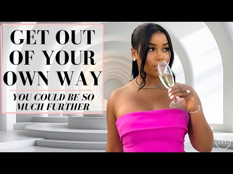 Видео: 5 привычек, которые тайно мешают вам развиваться | Как женщины сами себя саботируют