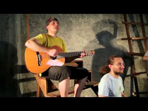 Видео: Доярка и вампир