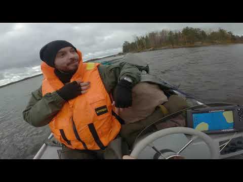 Видео: Поход на лодке в Ладожские шхеры. Какую палатку и вещи с собой взять. Как устроить лагерь в лесу.
