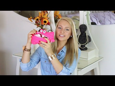 Видео: Что в моей колледж сумке ТЭГ | What's in my college bag TAG