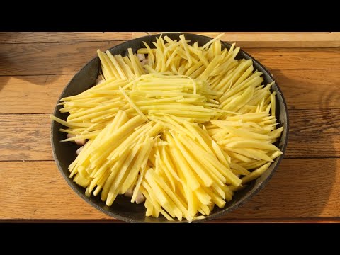 Видео: КАРТОШКА на САЛЕ в ЧЕРНОЙ СКОВОРОДЕ.ENG SUB.