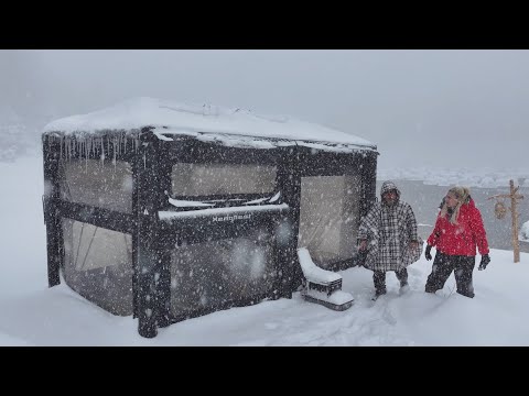 Видео: КЕМПИНГ В ДВУХЭТАЖНОЙ НАДУВНОЙ ПАЛАТКЕ ВО ВРЕМЯ ШТОРМА
