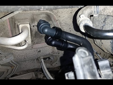 Видео: Замена патрубков радиатора отопления Опель Астра J