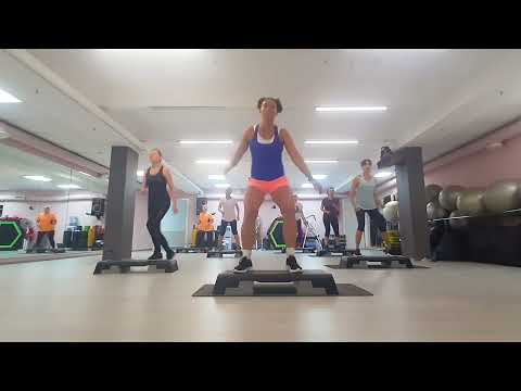 Видео: СТЕП АЭРОБИКА ЦЕЛАЯ ТРЕНИРОВКА / STEP AEROBICS