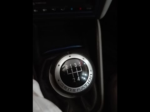 Видео: VW Golf 4, Часть 5, 1.6 16V Регулировка переключения передачь