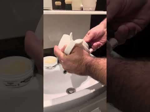 Видео: Сравнение "прожорливости" помазков из барсука и синтетики