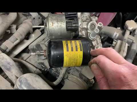 Видео: Замена эл.мотора насоса тормозов Тойота NOAH.