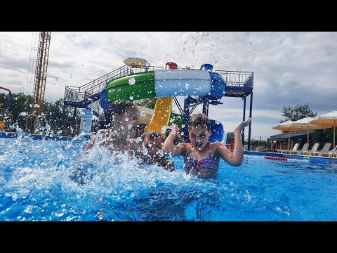 Видео: Аквапарк "Авиабаза". Горки, бассеин и подводная съёмка с пузырями)