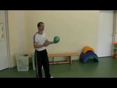 Видео: "Точная подача" - подвижная игра и игровое упражнение