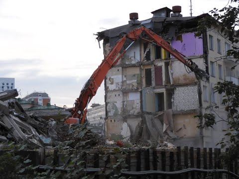 Видео: Снос хрущевки экскаватором Hitachi ZX 350 LCK, часть 2