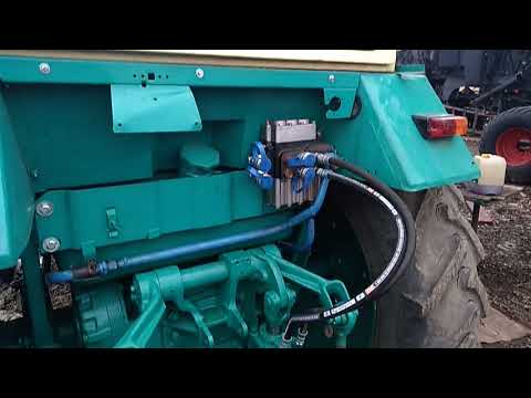 Видео: Наклеил виброизол в ЮМЗ. Посмотрел идеальный ЮМЗ друга