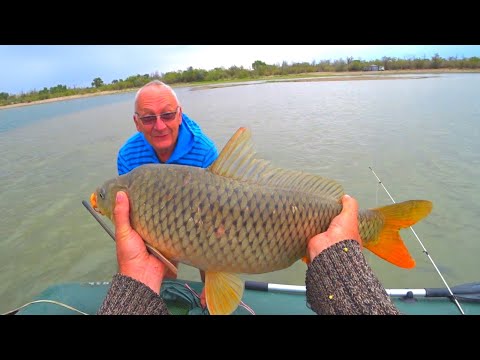 Видео: ЖЕСТЬ НА РЫБАЛКЕ! ДЯДЯ ТОЛЯ ЧУТЬ НАС НЕ СПАЛИЛ) И обловил меня с первой попытки) Вот так рыбалка)))