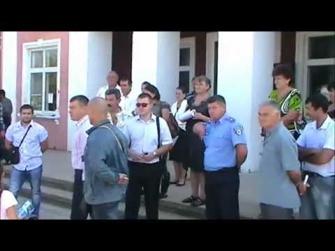 Видео: Игорь Плохой вырывает мегафон