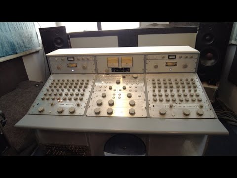 Видео: Tracking Angle посещает Salt Mastering Пола Голда в Гринпойнте, Бклин, Нью-Йорк.