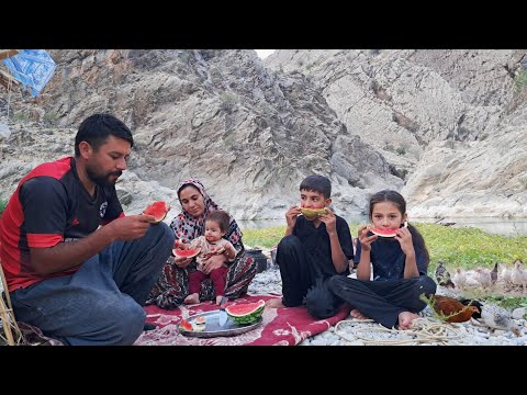 Видео: Кочевая семейная жизнь у горной реки | Рыбалка, кулинария и плавание в Иране