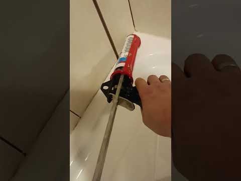 Видео: как быстро заменить силикон в душевой кабине часть 1.