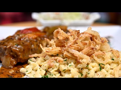 Видео: Лапша Шпецле по-австрийски Свиной бочок и Краутсалат по-баварски. Секреты от Шеф-повара Андрея Балан