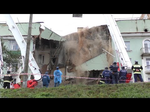 Видео: Обрушение жилого дома №68 по наб. Дубровинского в Орле