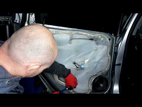 Видео: Honda Accord 7 устраняем скрип задней двери .