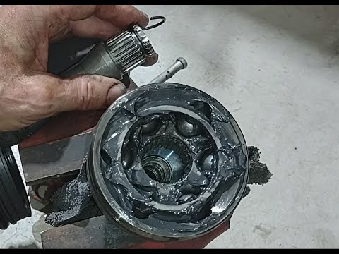 Видео: Полная замена переднего наружного пыльника ШРУСа Mercedes GLK 350 X204 2011 года (грязная работа ...