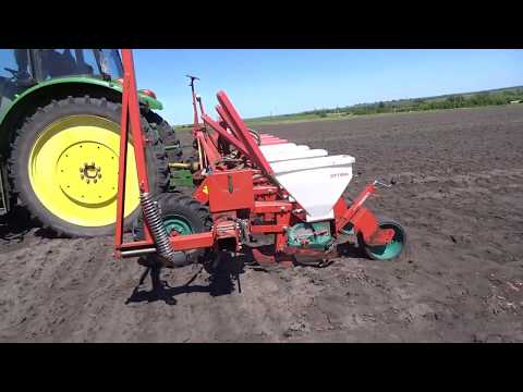 Видео: Сеялка Kverneland OPTIMA, сев кукурузы.