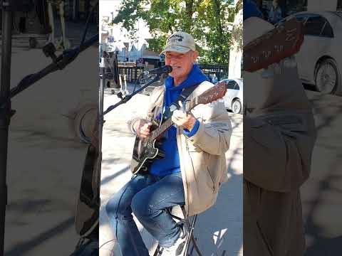 Видео: Одинокий мужичок за 50... # Василевский #cover #уличныемузыканты #streetmusician #гитара #лето