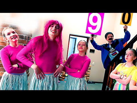 Видео: ЧЕРЛИДЕРШИ ГОТОВЫ НА ВСЁ РАДИ ЧЕМПИОНАТА 2022 || СпортКлуб "НОГИ В РУКИ"