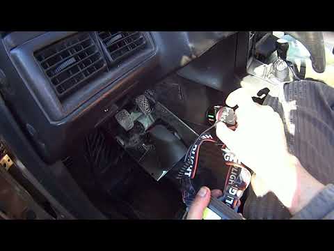 Видео: Audi 100 C3 1987 г. Протечка воды в салон через корпус отопителя.