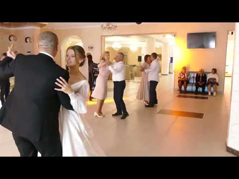 Видео: НА СЕРЦІ СУМНО ТАК МЕНІ - ДУЖЕ ГАРНА ВЕСІЛЬНА ПІСНЯ. ГУРТ РОСА & ВАСИЛЬ РИГА