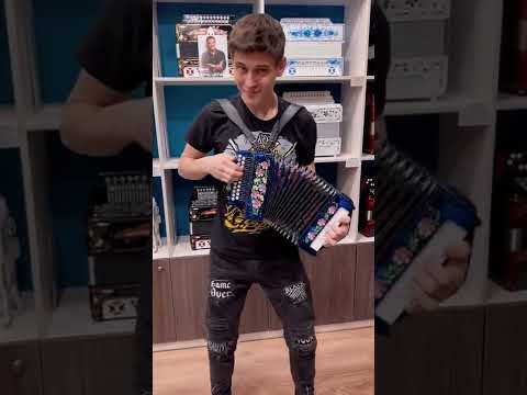 Видео: ВЛУПИЛ ЧАРДАШ НА МАЛЕНЬКОЙ ГАРМОНИ🔥