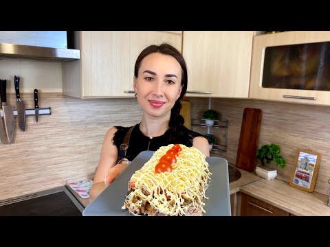 Видео: Самые ВКУСНЫЕ САЛАТЫ на ВСЕ ПРАЗДНИКИ! Лучшие 7 рецептов слоеных салатов! Простые и Вкусные!